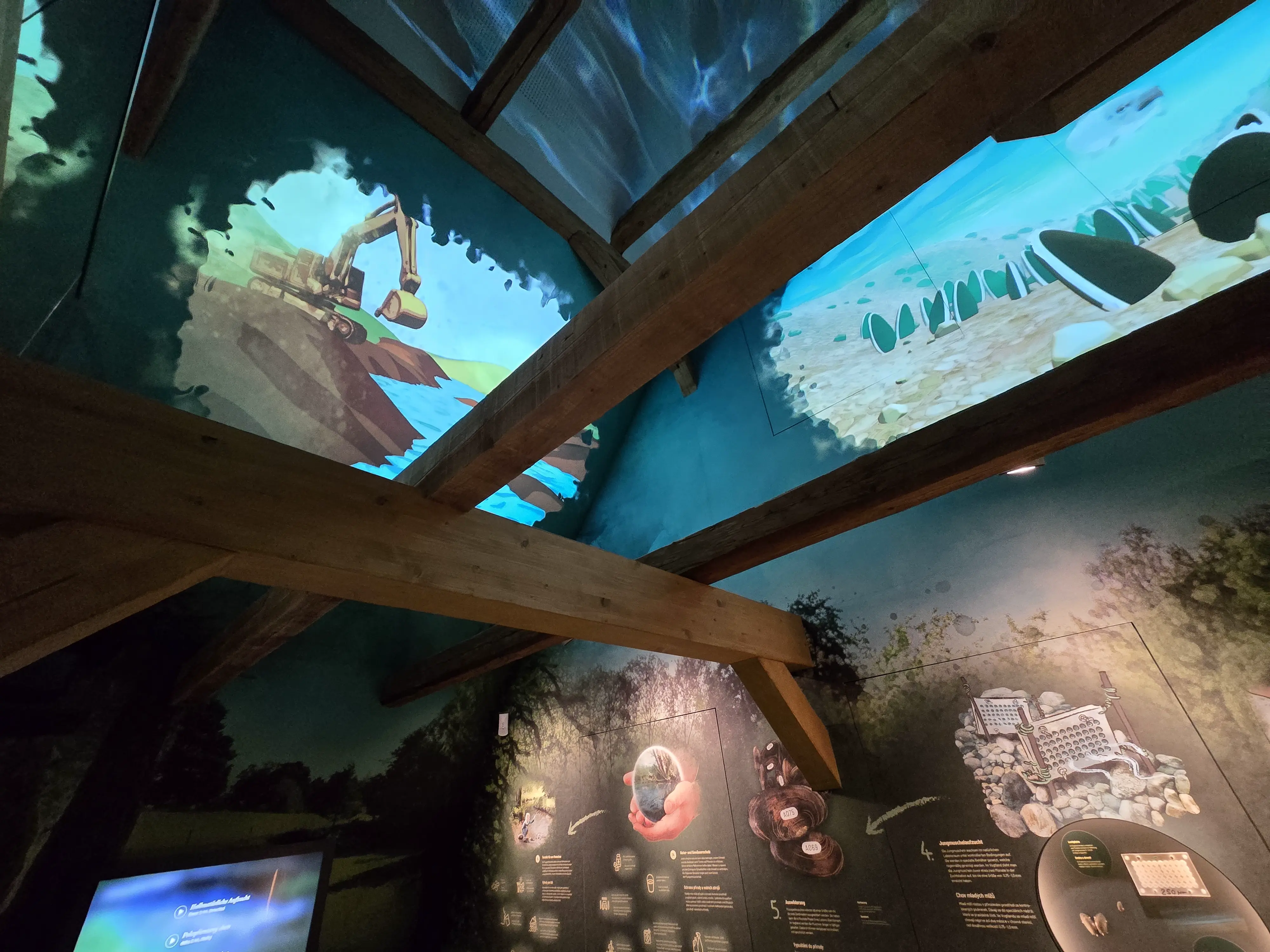 Animations-Filme als Projektion im Giebel